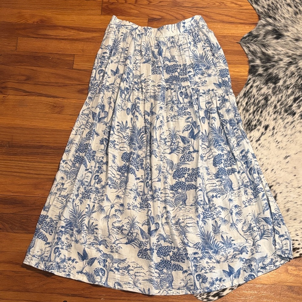 Nicole Miller Blue and White Tropical Print Midi Skirt